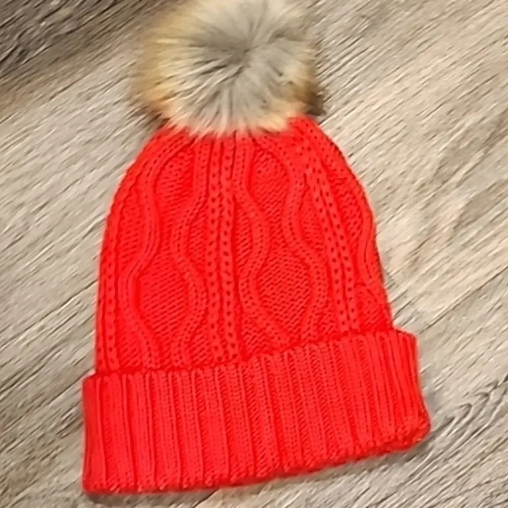 Hunter Unisex Cable Knit Beanie Hat w/Pom‎